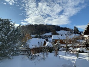 Ferienwohnung 55qm mit Südbalkon/Bergblick, max. 5 Personen-Gartenausblick zur Westseite zum Adlerhügel