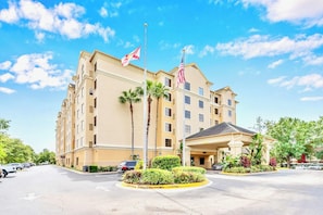Stunning Hotel Exterior Welcoming You To Orlando
