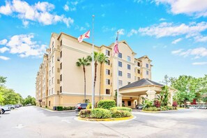 Stunning Hotel Exterior Welcoming You To Orlando