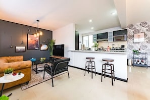This family-friendly condo is a stylish and convenient stay in the heart of Roma!