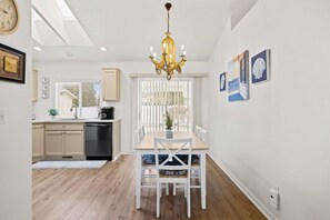 6 guests can comfortably sit around the dining table.