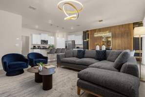 7700 Oakmoss Loop 1.jpg