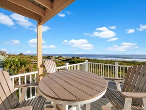 Outdoor dining area with stunning view. 