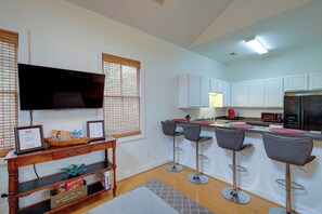 Dining Area (1)