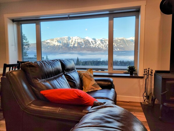 Dogtooth Range mountains