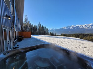 Bugaboo private hot tub