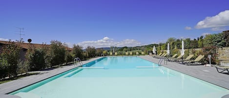 Fantastic Garda Villa | 5 Bedrooms | Villa Garda Sky | Private Pool & Secluded Garden | Brescia