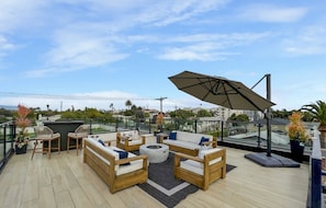 With the home being the tallest in the area, delight in unobstructed 360 views of Venice from the rooftop.