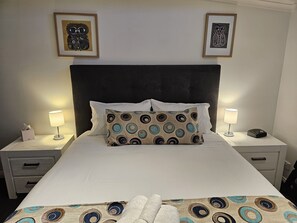 Aart Apartments Loft No 2 queen bed 