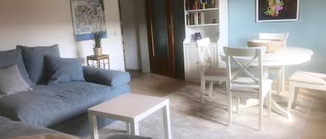 Ferienwohnung (65qm) mit zwei Schlafzimmern und Wlan-Wohnzimmer