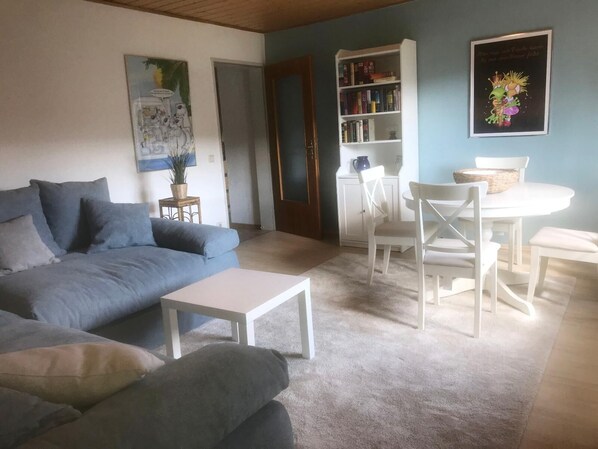 Ferienwohnung (65qm) mit zwei Schlafzimmern und Wlan-Wohnzimmer