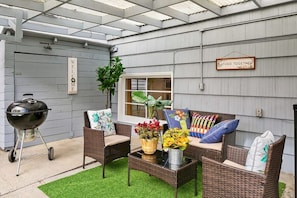 We prepare a cute outdoor patio furniture set for your getaway!