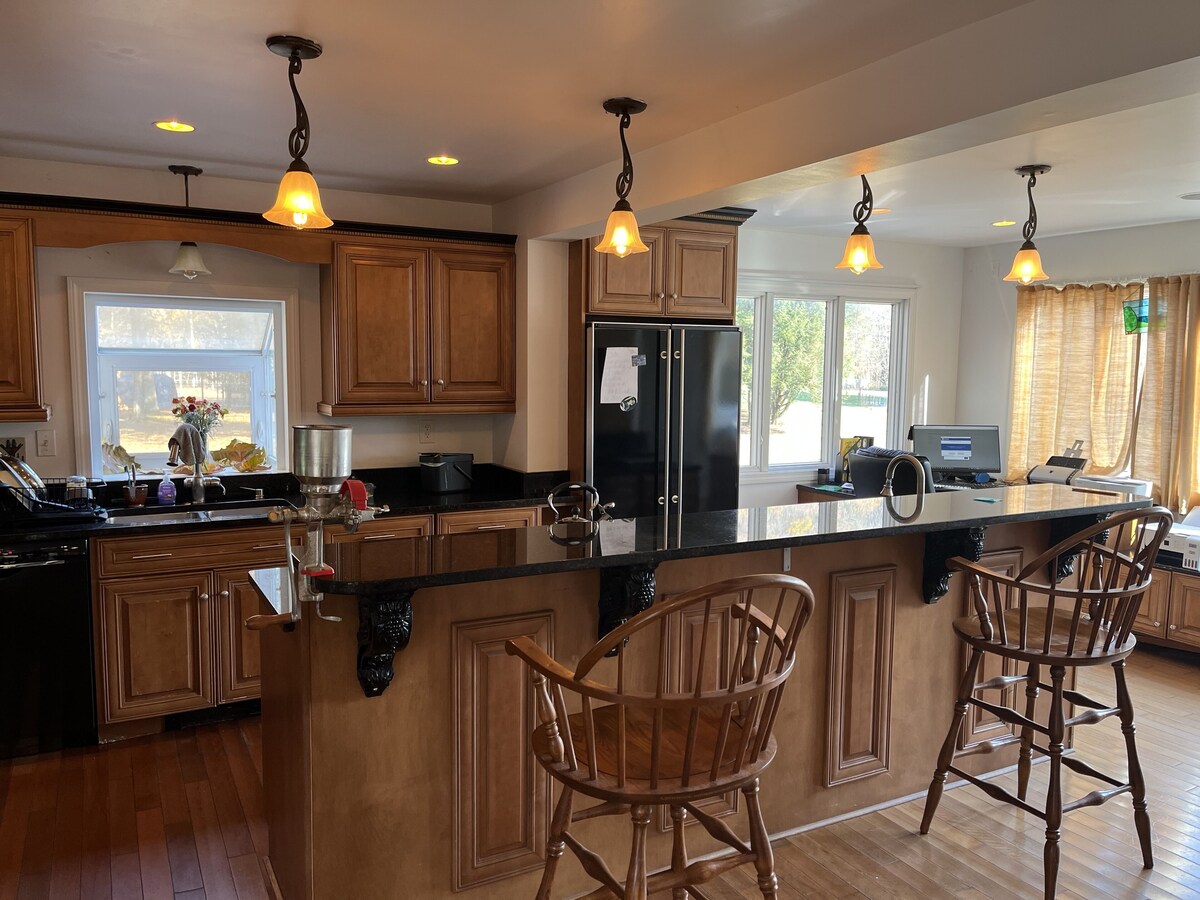 Country home with pool/tennis/pickleball