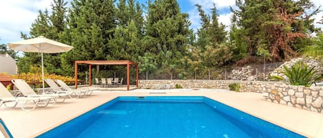 Building Exterior, Outdoor, Pool