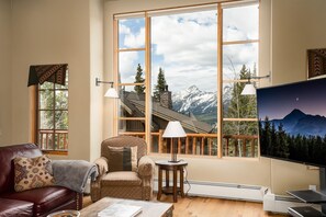 Furniture, Indoors, Living Room, Couch, Window