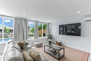 Florida room with sofa bed