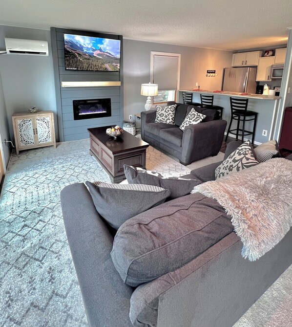 Updated electric fireplace and ac !