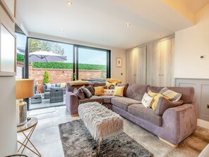 Open plan living space | Foreman’s Cottage, Beverley