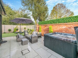 Hot tub | Foreman’s Cottage, Beverley