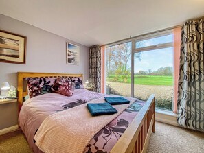Double bedroom | Fieldview Snug, Wincanton