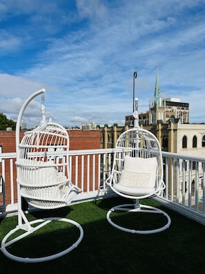 Welcome to Savannah Peach Penthouse: Private Oversized Rooftop Terrace.