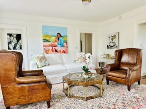 Relaxing and Cozy Living Room.