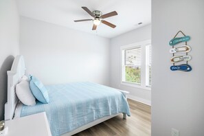 2nd bedroom (king bed)