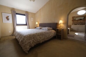 BEDOIN holiday rental Provençal farmhouse for rent 5 bedrooms