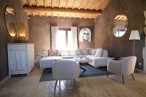 BEDOIN holiday rental Provençal farmhouse to rent living room
