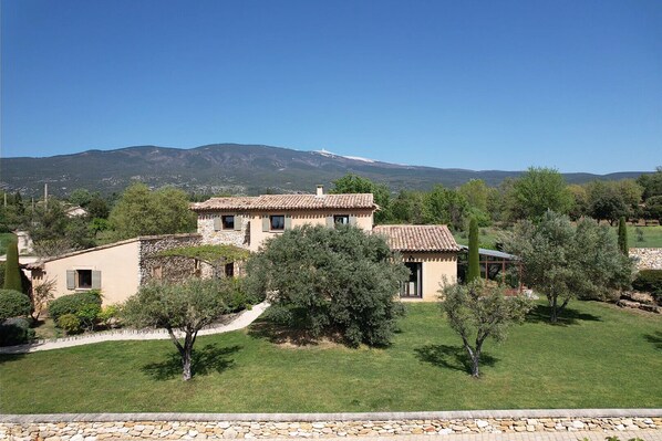 BEDOIN holiday rental Provençal farmhouse to rent facade