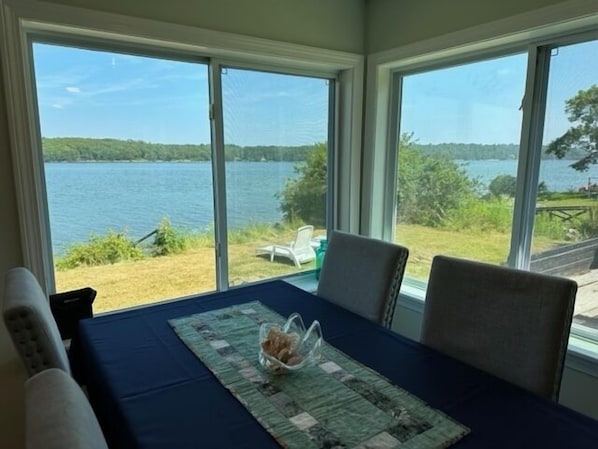 Dining Area perfect ocean views --