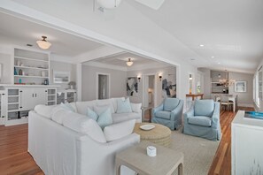 The Cottage - Blue Mountain Beach - Living Room