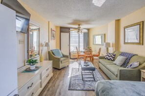 Living Room | Smart TV | Free WiFi