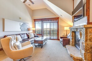 Living Room | Main Floor | Smart TV | Central Heating