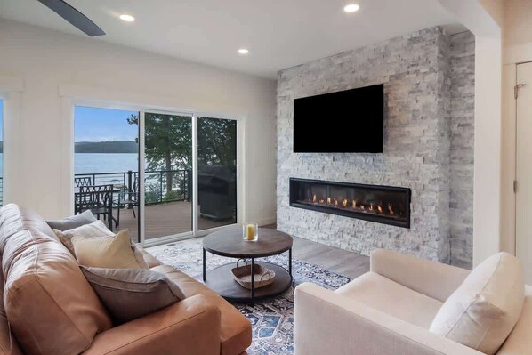 Beautiful gas fireplace and stunning views of the lake from the living room!