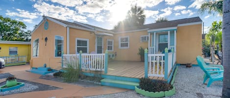 St Pete Beach Vacation Rental | 1BR | 1BA | 500 Sq Ft | 3 Steps to Enter