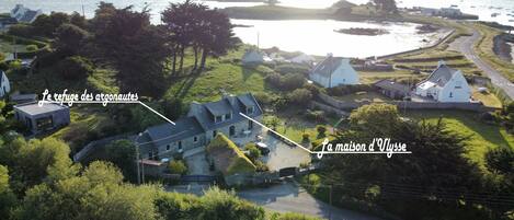 vue du ciel de la maison d'Ulysse et du refuge des argonautes