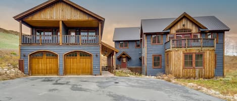 Crested Butte Vacation Rental | 5BR | 5.5BA | Stairs to Access | 2,900 Sq Ft