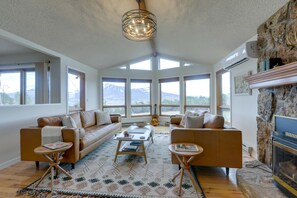 Living Room | Fireplace | Mountain Views | Books | 2nd Floor