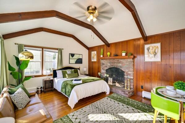 Salem Vacation Rental | Studio | 1BA | 420 Sq Ft | 5 Steps Required
