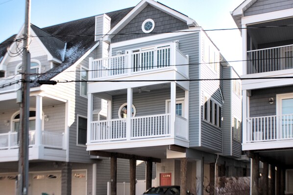 Cottage - front