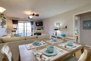 Dining Area | Dishware & Flatware Provided | Central A/C & Heating