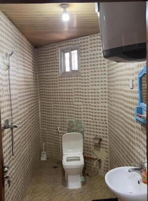 7 Bathrooms for 7 AC Rooms