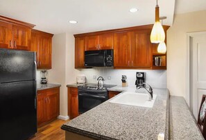 hnlgw-hi-res-2bdrm-kitchen