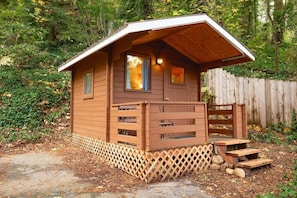 Cottage (seperate from house)
