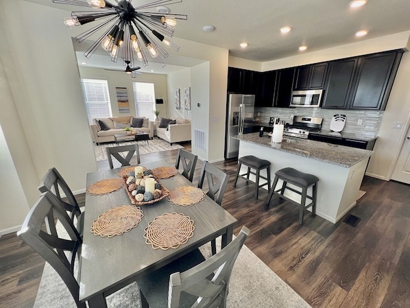 Dining room & kitchen area