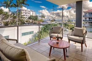 This apartment boasts two balconies, the back balcony has gorgeous views of the Glass House Mountains.
