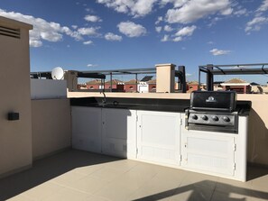 Outdoor kitchen