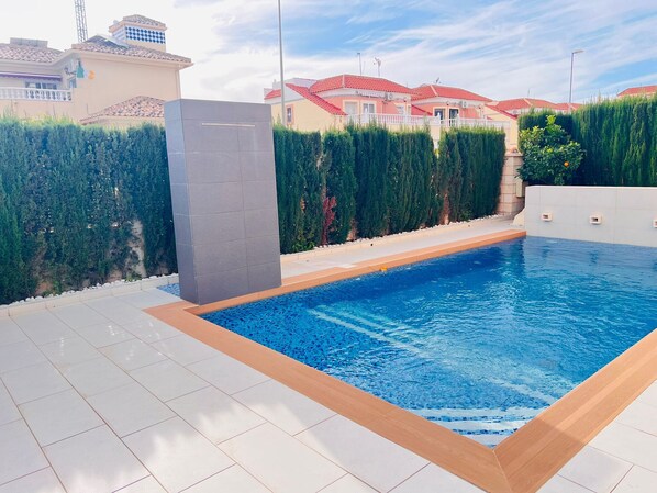Swimming pool