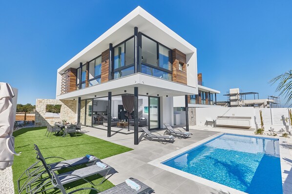 Villa EP4B, Exquisite and New 3BDR Protaras Villa, Close to Fig Tree Bay Beach